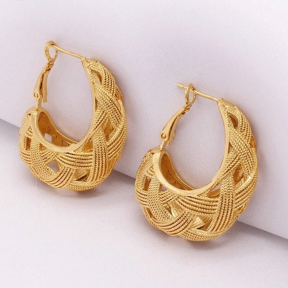New Huggies Hoop Earrings earrings, Hoop Earrings, Hoop Earrings, Statement Hoop - Picture 6 of 9